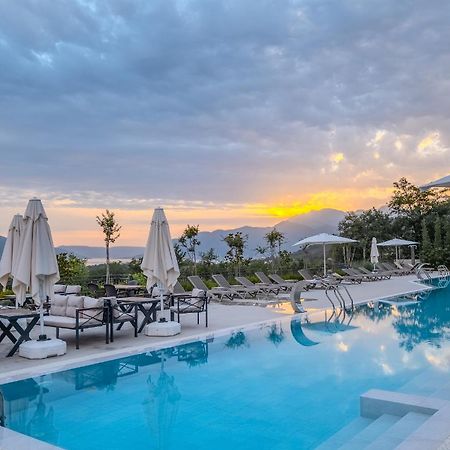Montenegro Lodge Kavac Exterior photo Sunset at the hotel