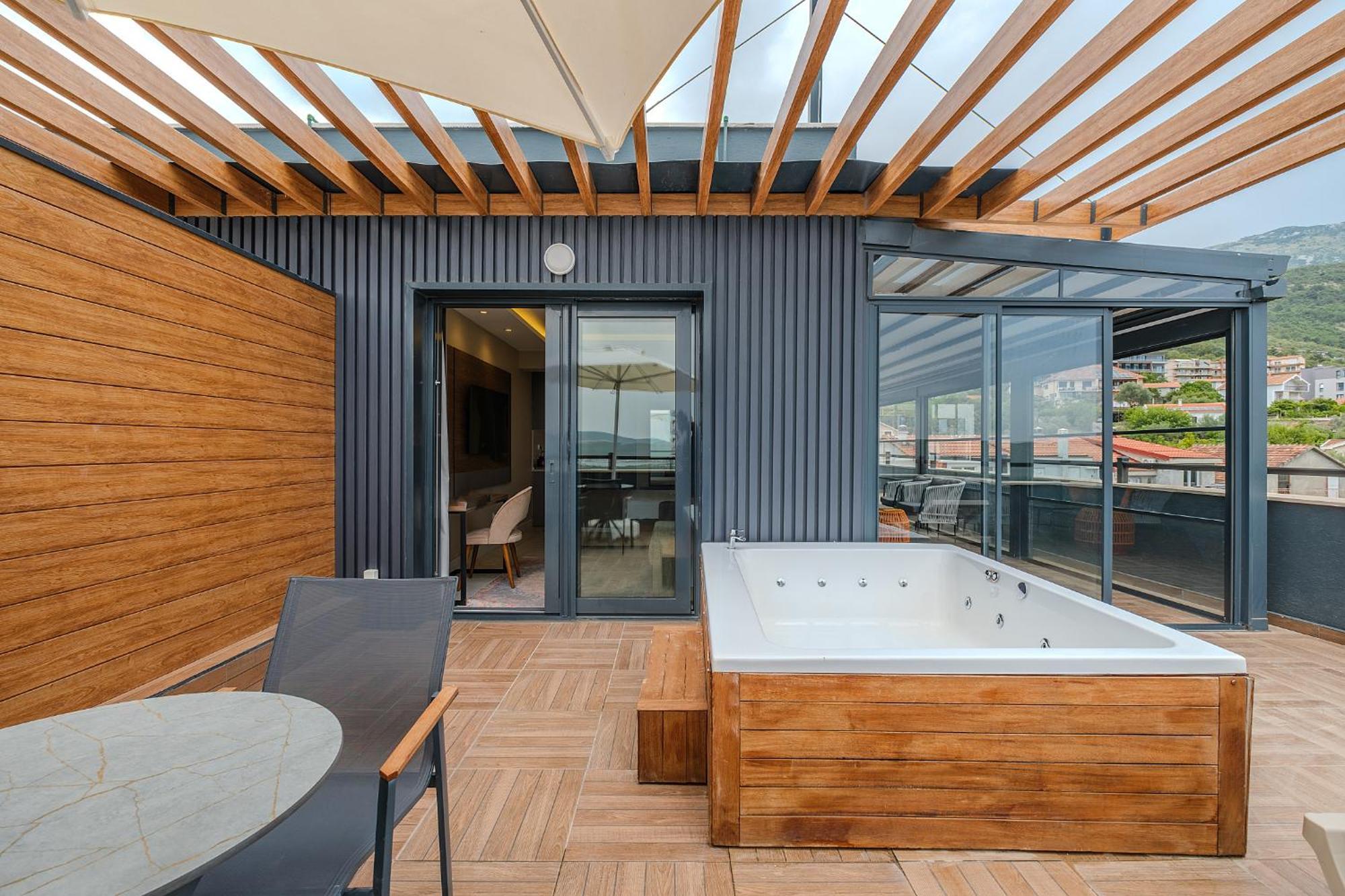 Montenegro Lodge Kavac Room photo A rooftop spa