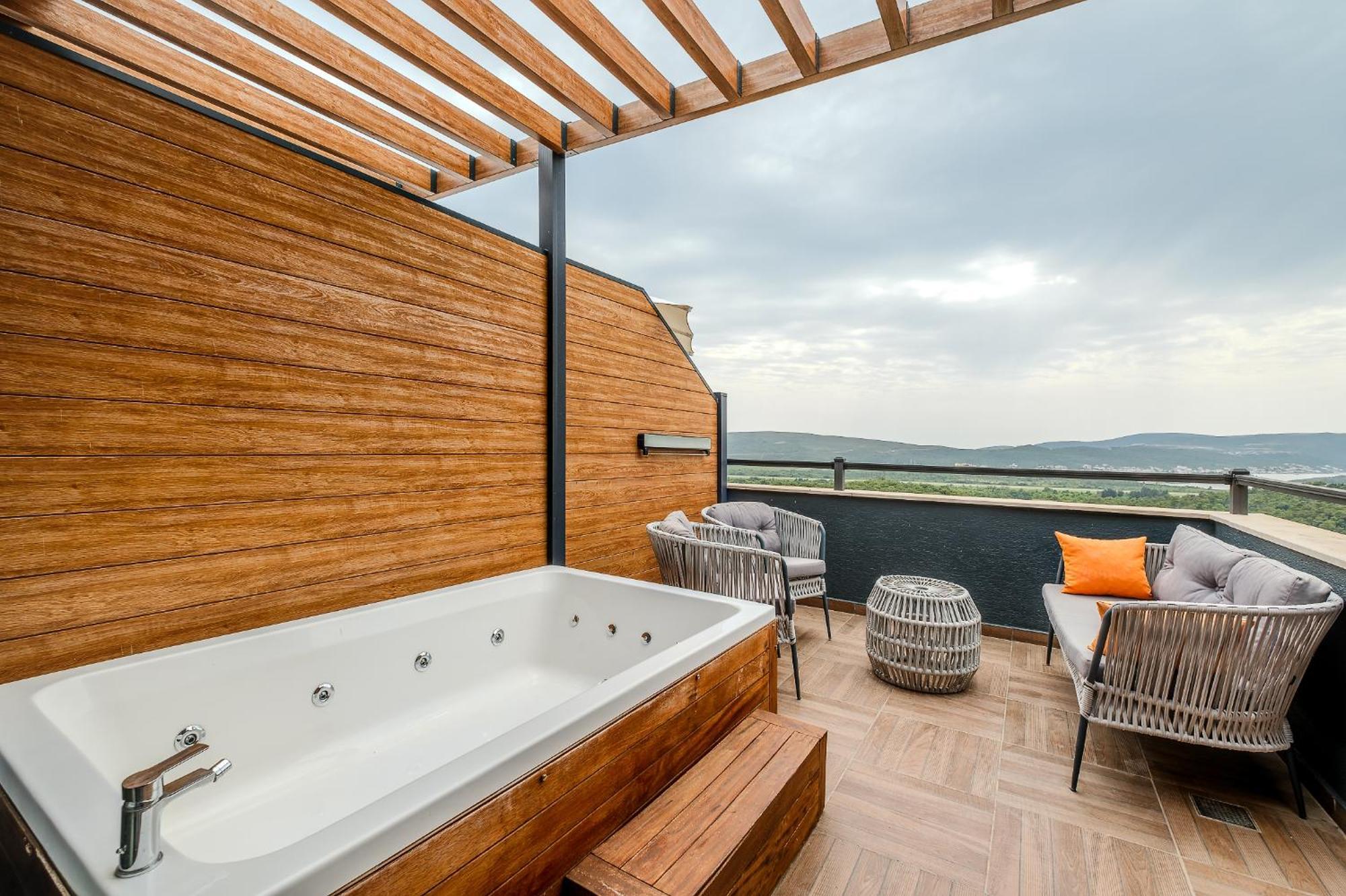 Montenegro Lodge Kavac Room photo A rooftop spa