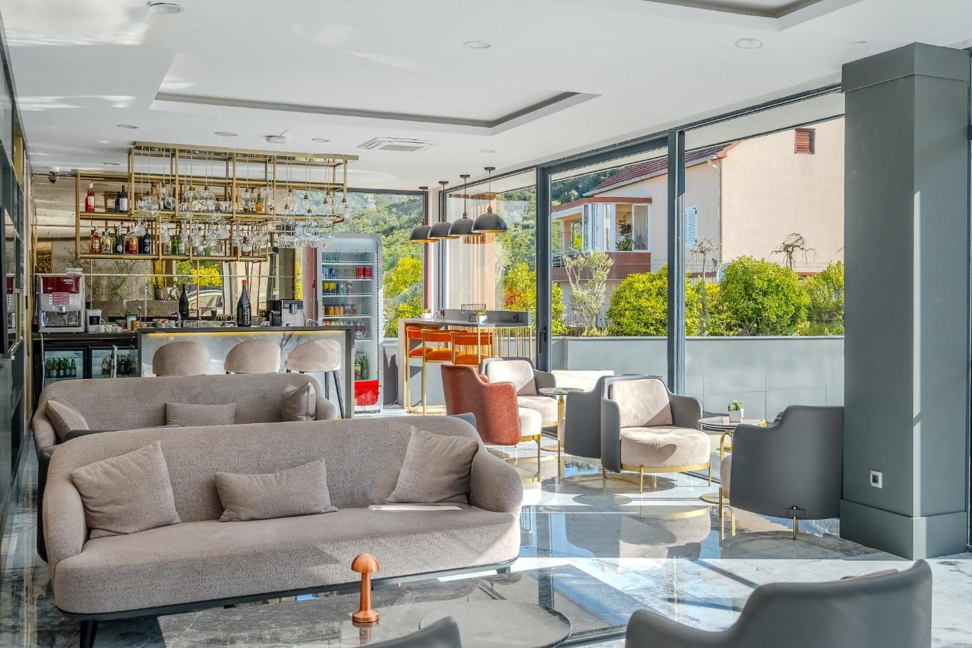 Montenegro Lodge Kavac Exterior photo Lobby