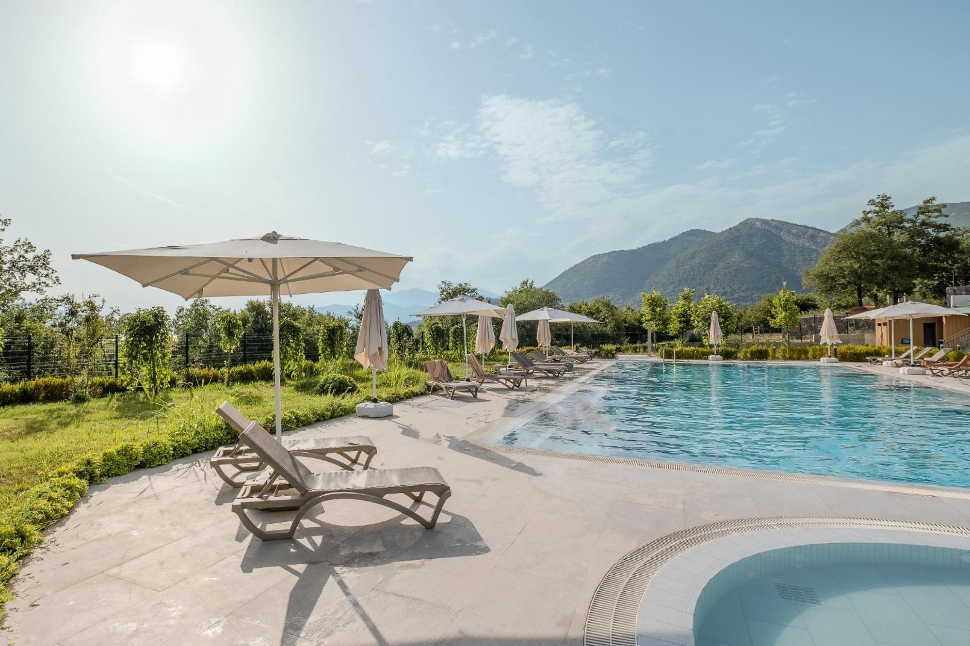 Montenegro Lodge Kavac Exterior photo The swimming pool at the hotel