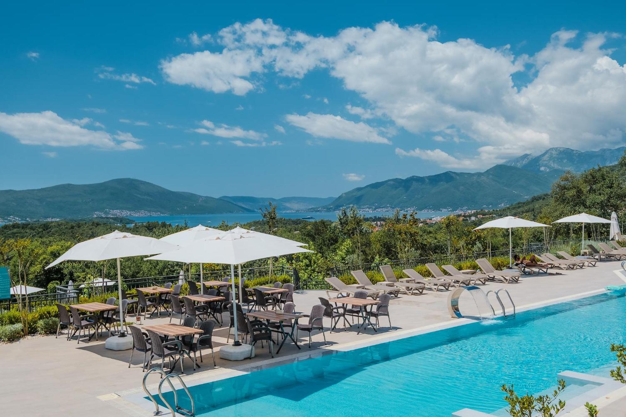 Montenegro Lodge Kavac Exterior photo View from the hotel