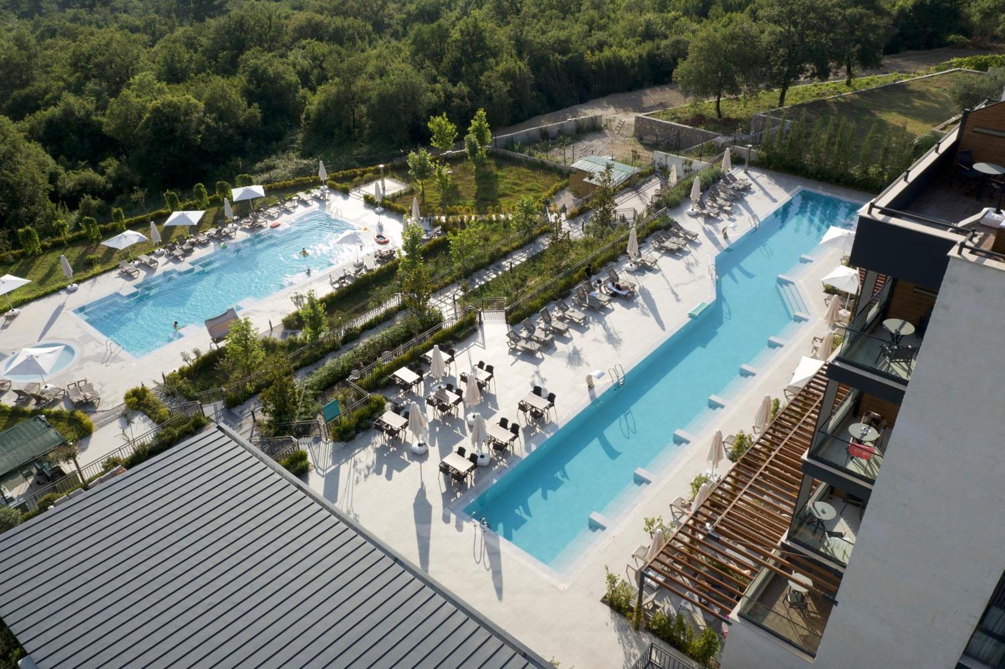 Montenegro Lodge Kavac Exterior photo The swimming pool at the Hotel